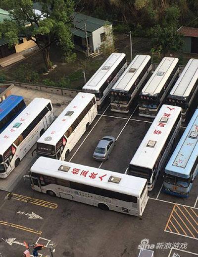 停大车位就算了，还占两个