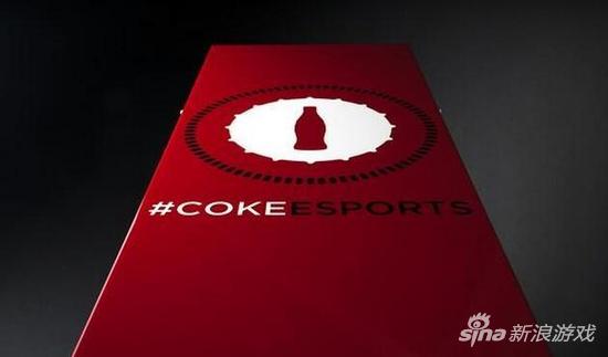可口可乐推出超炫电竞主机 1:1瓶身水冷简直神创意