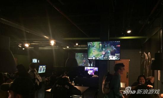 训练室未搭好 EDG竟到网吧五连坐训练