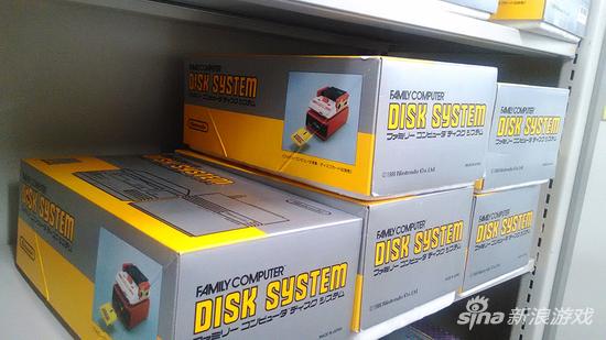红白机后期开卖的磁碟机，也是全新的哦