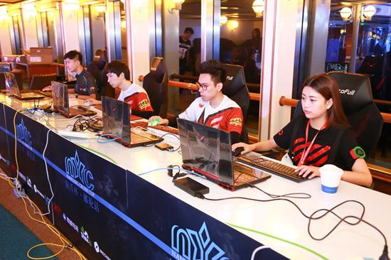 巾帼不让须眉的LGD女队成员