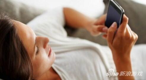 15岁初中少女沉迷手游 父亲一年内怒砸六部手机