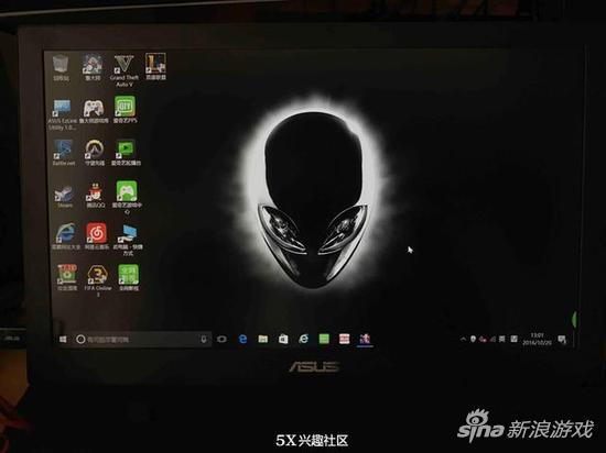 最“壕”大学生晒宿舍桌面