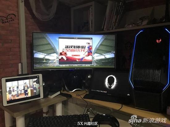 最“壕”大学生晒宿舍桌面