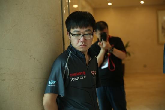 目光深邃且忧郁的我鸡哥