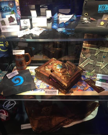 我最喜欢的炉石酒杯，炉石盒子和BenBrode同款衬衣 下面是炉石毛毯