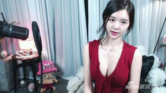 网络直播“擦边球”频发 礼物到位想怎么约都行