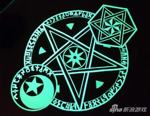 中二小哥用胶带自制FATE魔法阵