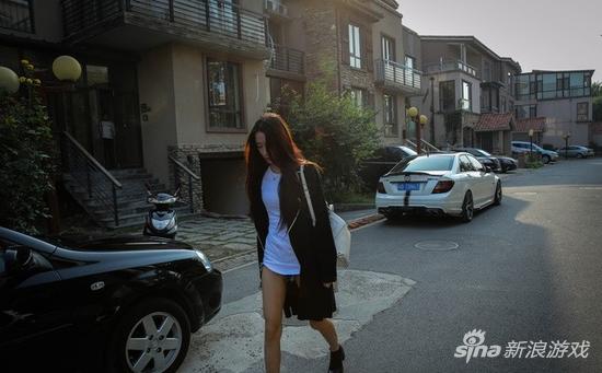 北京“直播工厂”里的女主播：住别墅 月入十万