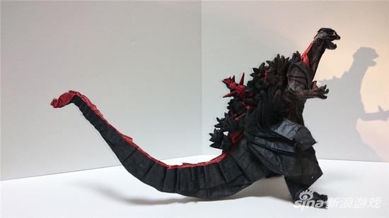 国外折纸达人自制哥斯拉霸气手办