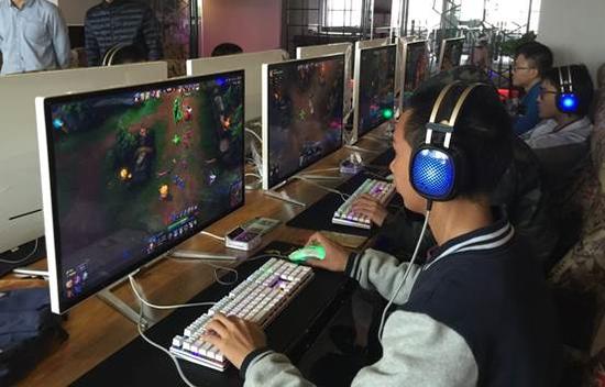 首次与象牙塔网咖合作，为选手提供更舒适更专业的比赛环境