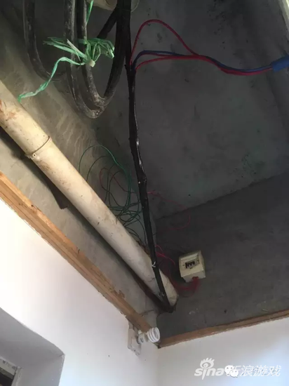 邵阳学院某网吧存在偷电行为