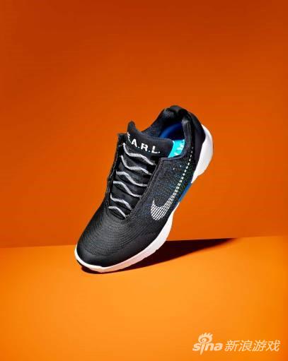 耐克自动系带鞋，720美元