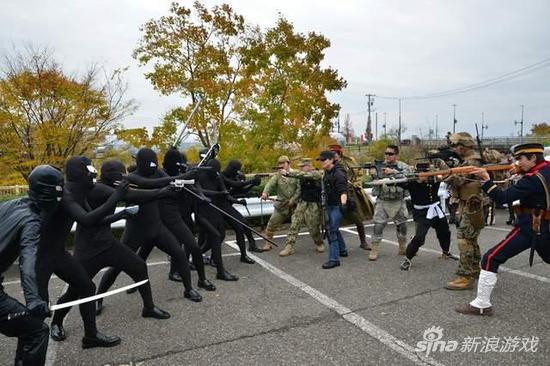 《名侦探柯南》黑衣人齐聚 漫展成“凶案”现场