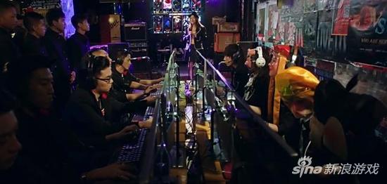 电竞高校2上映：小苍mm本色出演，草莓被打爆了！