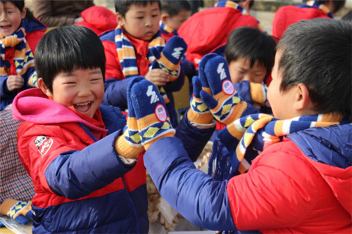 孩子们开心的笑容