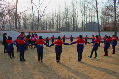 快乐的小朋友和快乐的爱心玩家