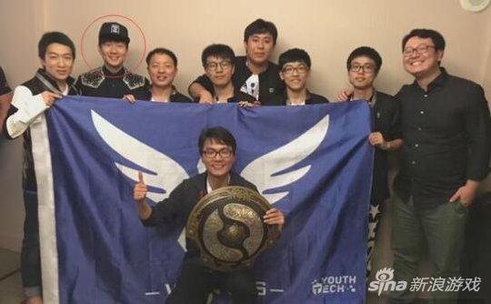 林俊杰与Wings合影