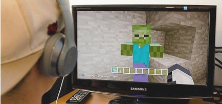 青少年玩家在《我的世界》生存场景