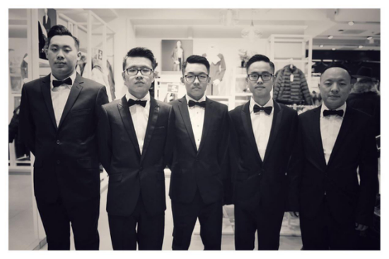 Wings战队今天早些合影中用的黑白色调仿佛预示这一切