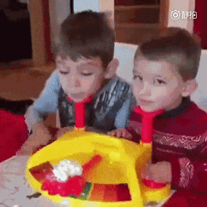 我之前同事有几个对双胞胎，当礼物不错