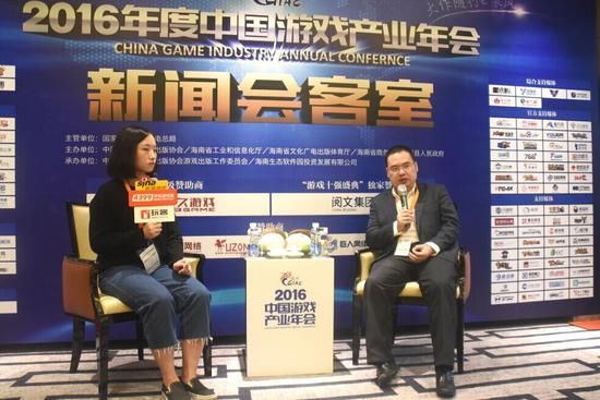 （上图：吴文辉接受大会媒体采访）