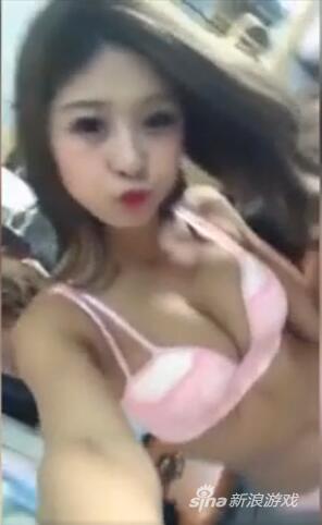 丘静谊直播换衣服