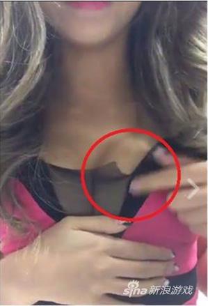 丘静谊直播换衣服