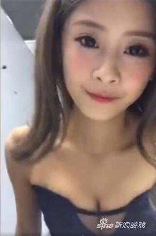 丘静谊直播换衣服