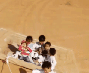 我应该在车底，不应该在车里