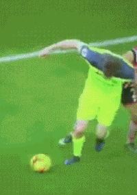 这个时候不是应该躺地上么？