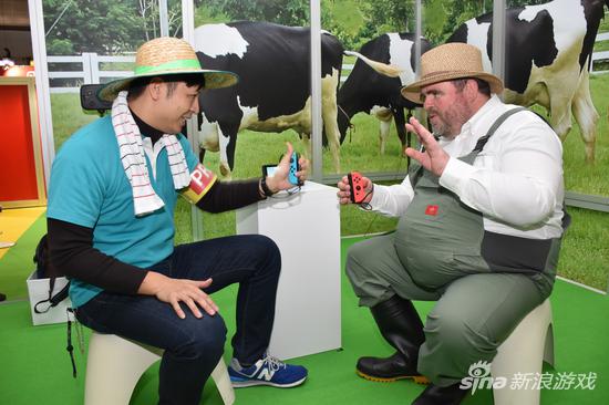 由挤奶王小钰跟演出宣传视频的胖大叔对决