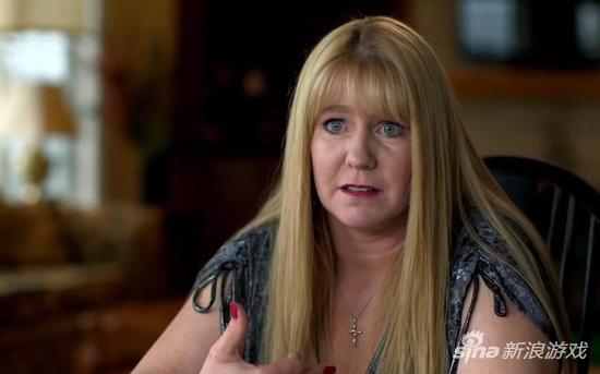 《自杀小队》小丑女新剧照曝光 身材走形变壮妞