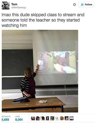 学生翘课直播CSGO  老师带同学围观