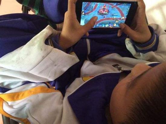 王者荣耀小学生最大危机6双鞋只打野或被封号