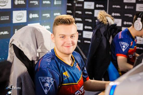 NiKo：我就笑笑不说话