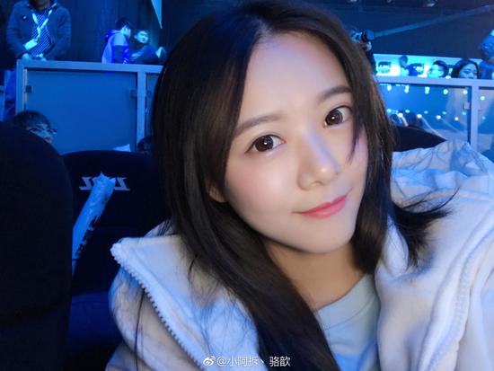 lpl美女主持入驻直播平台