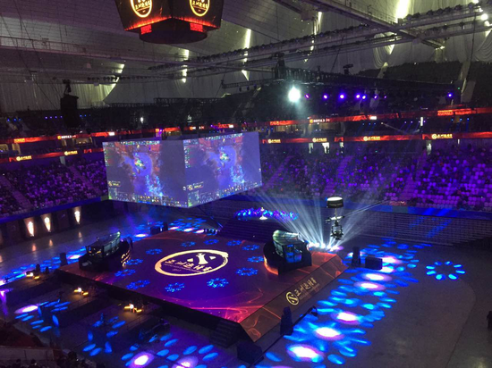 贯穿整个场馆的飞猫设备为收看直播的观众更好展现场馆舞台全貌