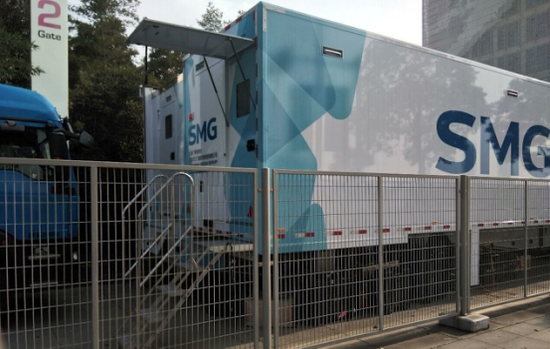 2017亚洲邀请赛中文转播团队使用的SMG导播车