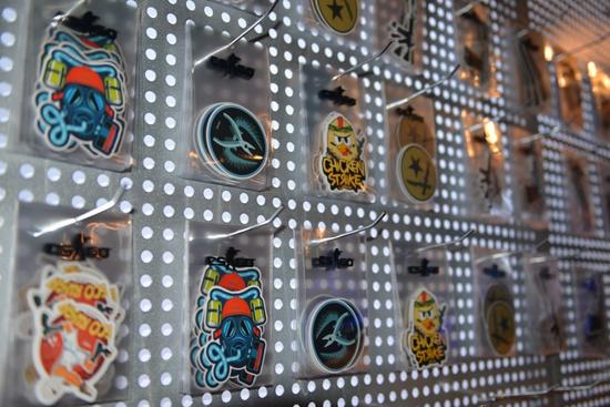 　　精美的印花贴纸墙