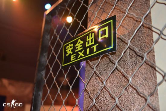 铁丝网门十足“沙城”风