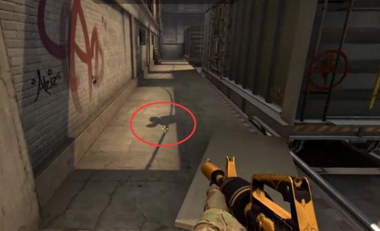 列车停放站（de_train） 内场低台3道火车处暴露行踪