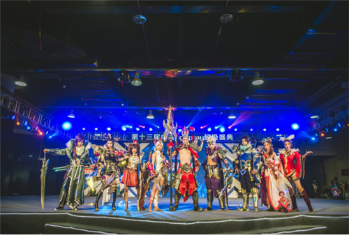 《梦三国2》cos团队合影