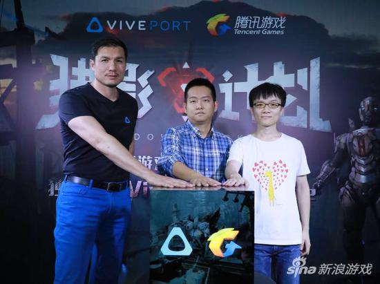 　　VIVE中国区总裁汪丛青（左）; 腾讯游戏光子工作室游戏主策划朱节（中）杨奕青（右）