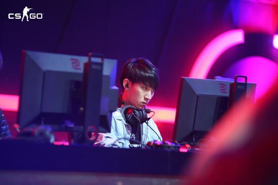 Flash Gaming战队的Karsa，有颜值更有实力。