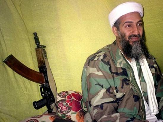 恐怖大亨本·拉登身边常有一支安装大容量弹匣AKS-74U相伴