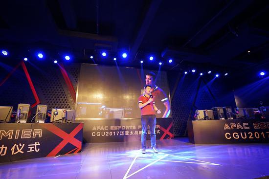 七彩虹集团板卡事业部显卡业务总经理罗威致辞