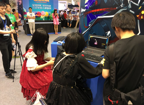 妹子也不是好“欺负”哒