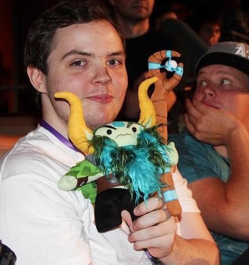 Ti3上的布狗与先知玩偶