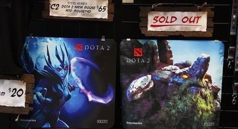 即使价格较贵 很多周边商品上架即被卖光